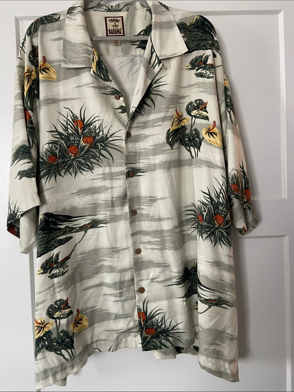 Tommy Bahama Cream Shirt with Green Leaf Motif - Picture 5 of 5